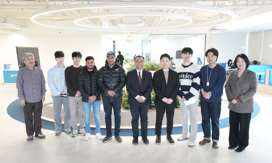 구름 오피스를 방문한 카트만두 대학교 Manish Pokharel 컴퓨터 공학대학 학장, Binod Pant 수학과 교수와 구름 관계들이 찍은 사진