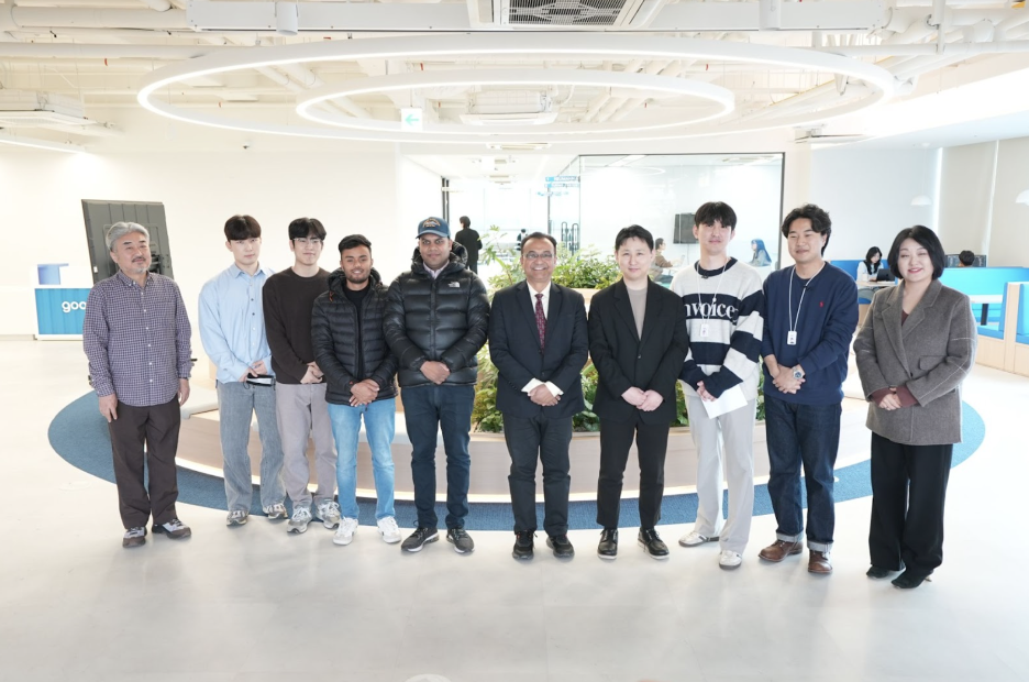 구름 오피스를 방문한 카트만두 대학교 Manish Pokharel 컴퓨터 공학대학 학장, Binod Pant 수학과 교수와 구름 관계들이 찍은 사진