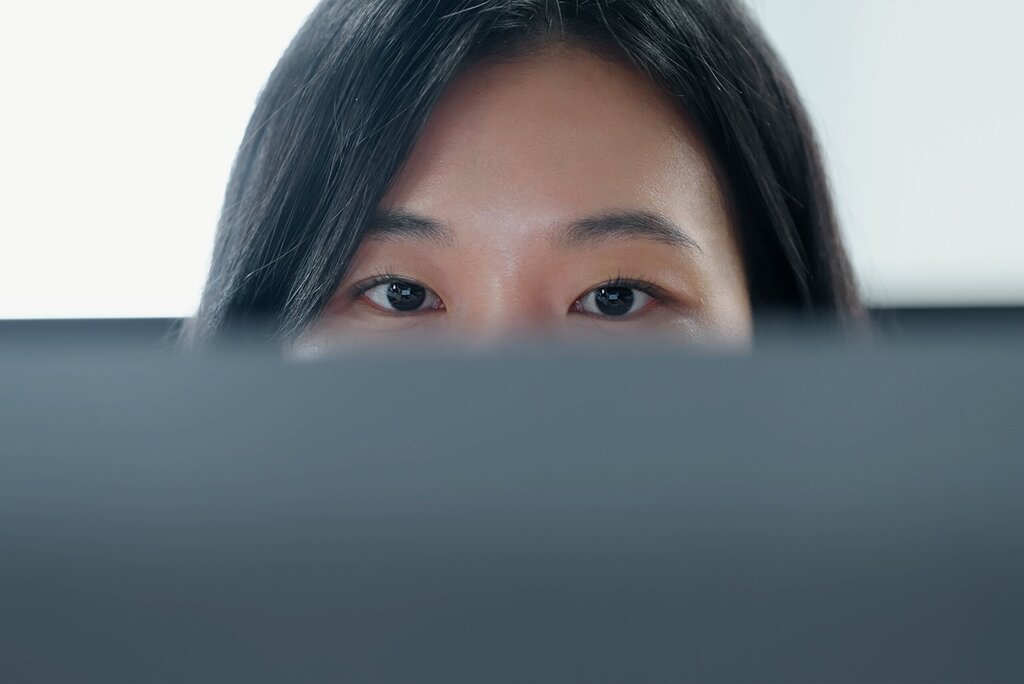 AI를 활용하며 업무에 깊이 집중하고 있는 수린님의 눈빛